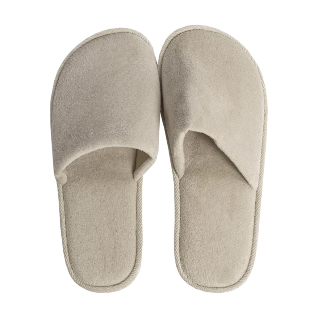 closed-toe-slippers-min