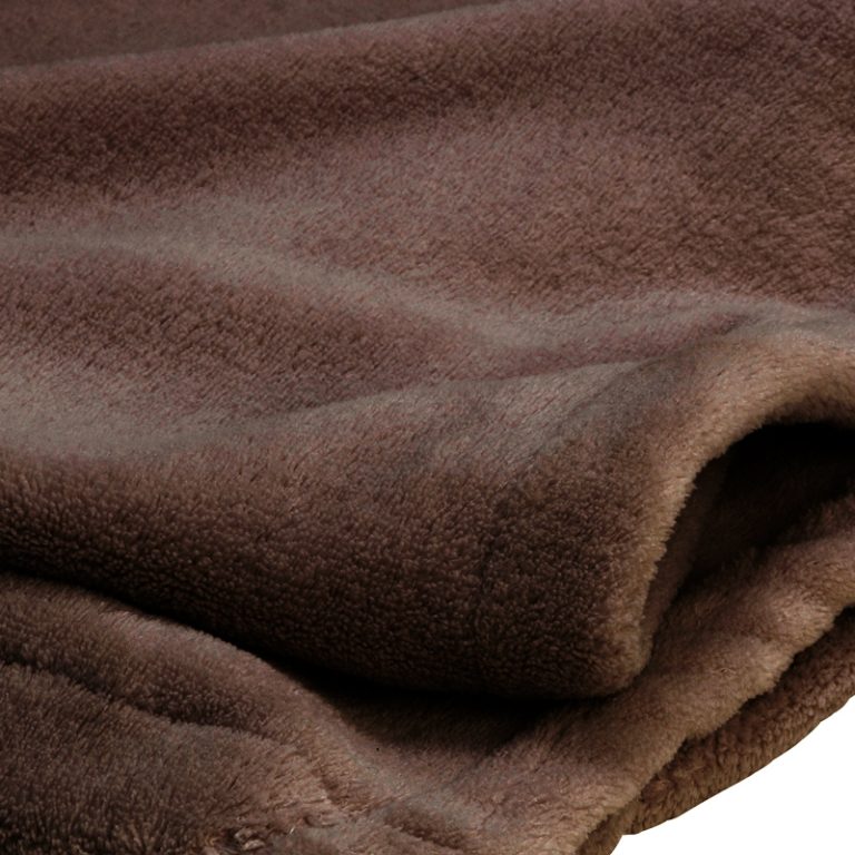 09b-Fleece-Blanket-Brown-Use
