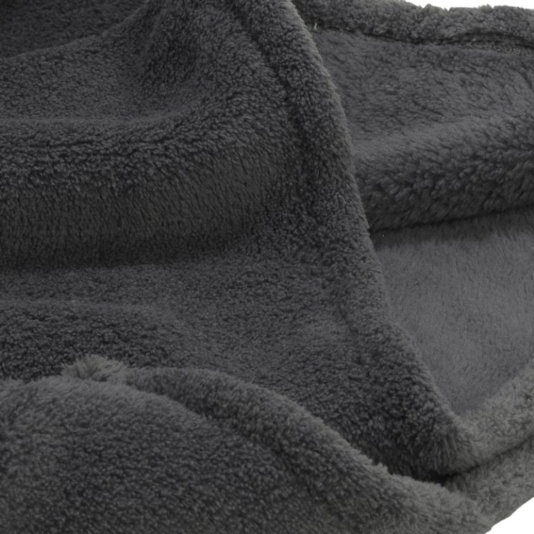 10b-Fleece-Blanket-Charocal